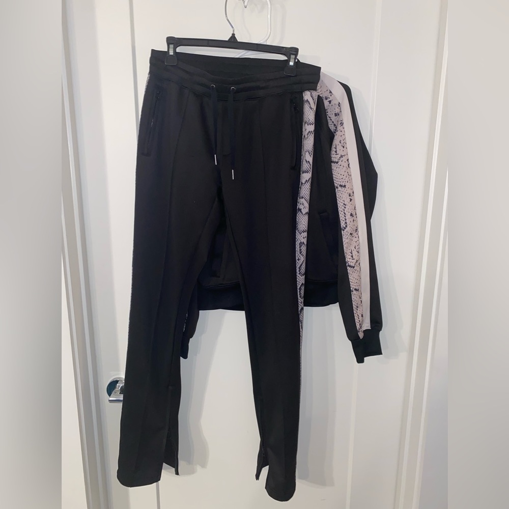 Leisure Set With Snakeskin Print Detail - image 4